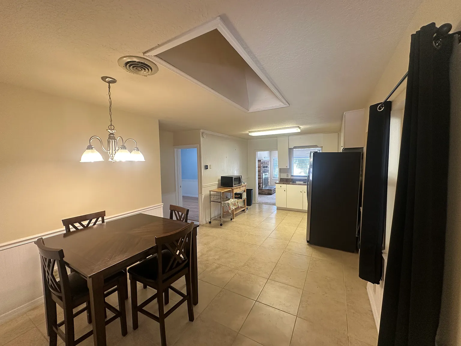 2 bed, 1052 sqft, $1,400 — Photo 4