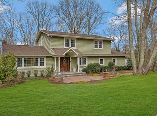 19 Sands Ln, Port Jefferson, NY 11777