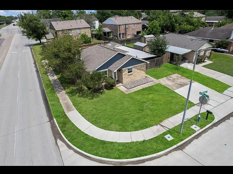 4640 Orange Cir S — Photo 12