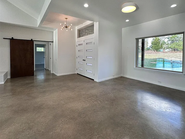 137 Mulberry Ln — Photo 5