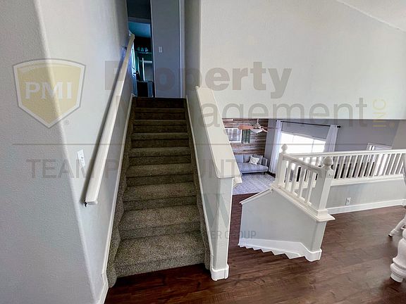 6543 Trenton 4 - Stairs (1)_03012022