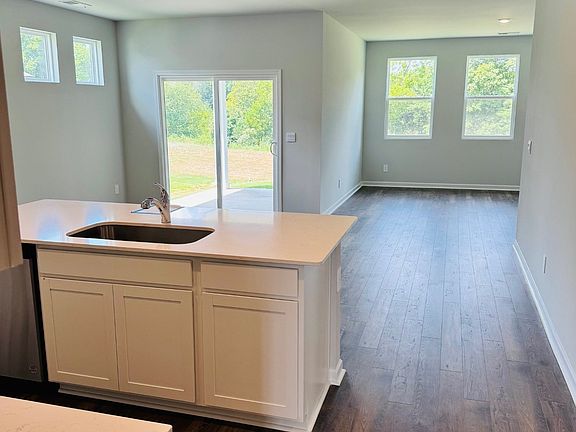 5th image of 6723 Japonica Ln