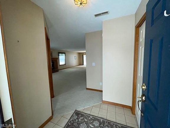 3rd image of 104 Bridgewater Ln