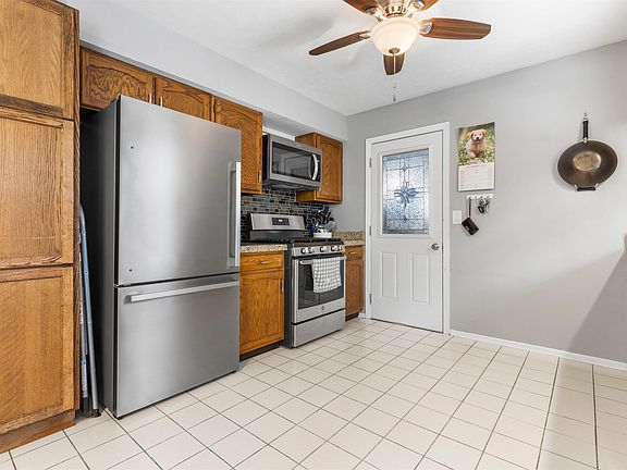 4th image of 10743 China Berry Ln