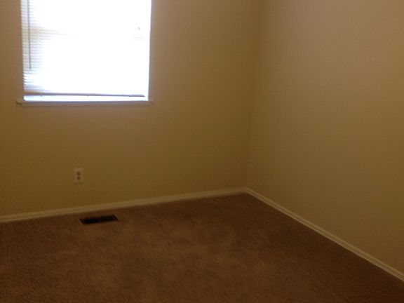 5th image of 931 E Fairlawn Cir