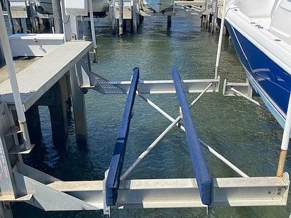 150-7 SE 25th Rd, Miami, FL 33129