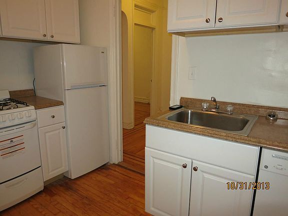 3rd image of 333 E 58th St APT B