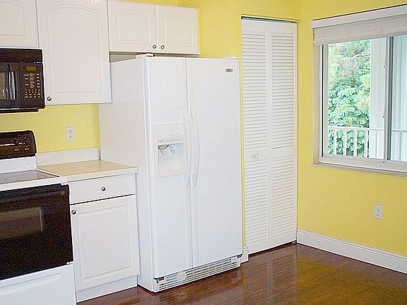 4th image of 3002 Sandpiper Bay Cir