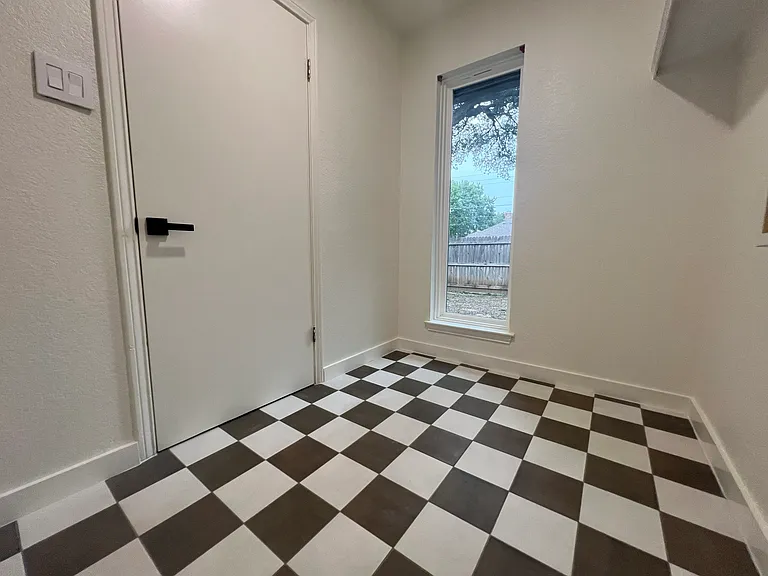 601 N Riverside Dr — Photo 41