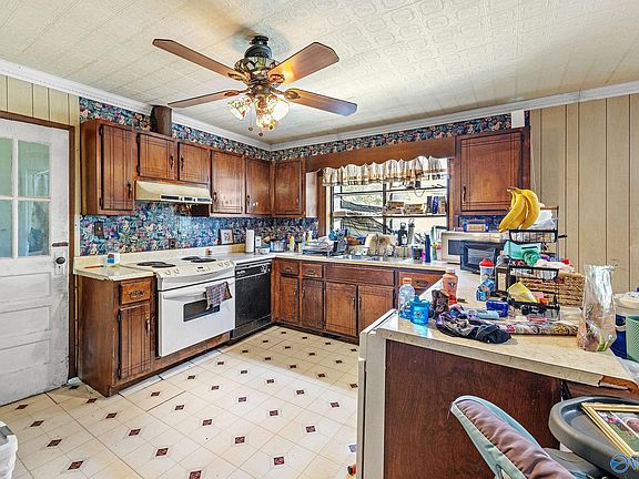 3rd image of 901 Snowden Dr