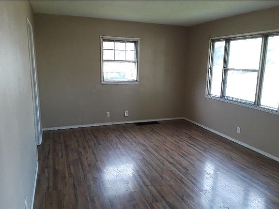5th image of 901 Corliss Ave