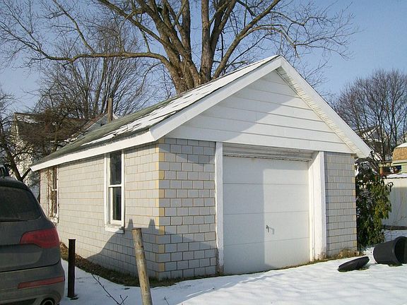 3rd image of 210 N Main St
