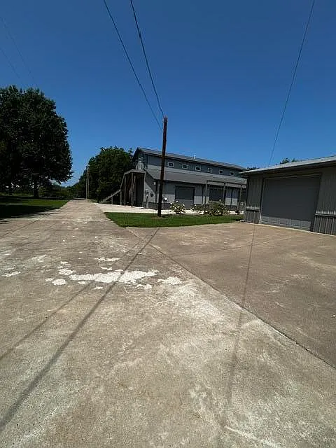 1 bed, 1.5 bath, 1600 sqft, $1,900 — Photo 2