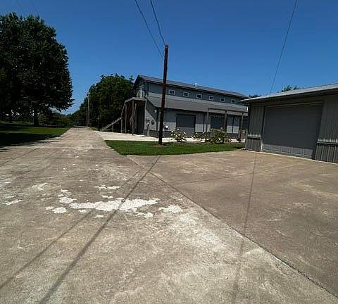 2nd image of 1416 Fisher Rd