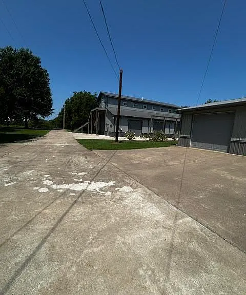 1416 Fisher Rd — Photo 2