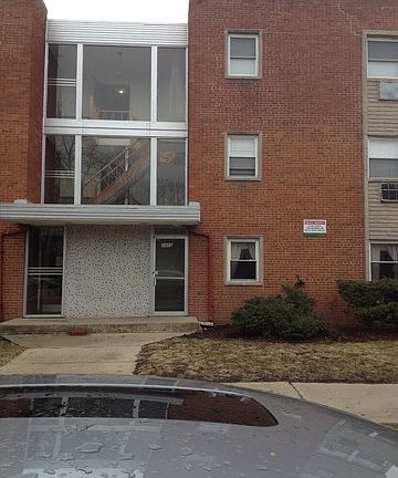 2nd image of 2405 W Balmoral Ave APT 2A