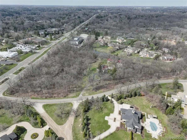 5044 Charing Cross Rd, Bloomfield Hills, MI 48304