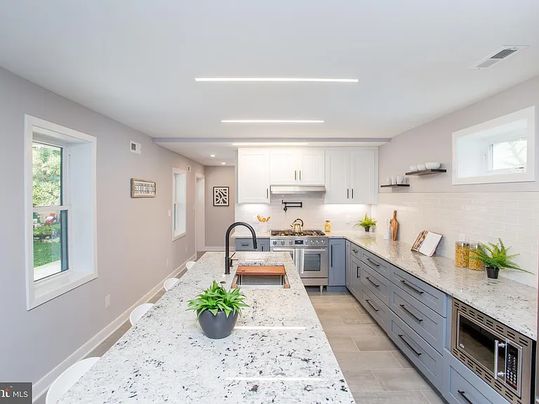 327 Wood St — Photo 23