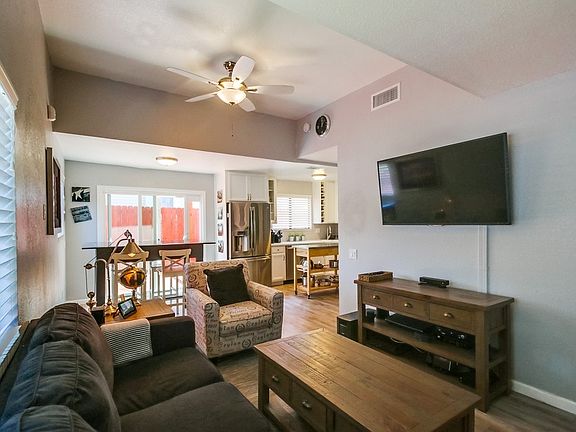 3rd image of 3993 Florida St