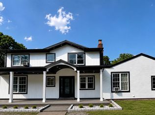 2 Seaman Neck Rd, Dix Hills, NY 11746