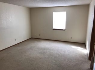 708 Deerbrook Cir APT D, Knob Noster, MO 65336