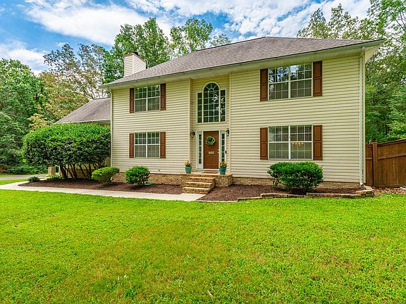 2nd image of 460 Palomino Dr