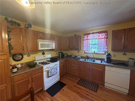 2nd image of 12 Philip St