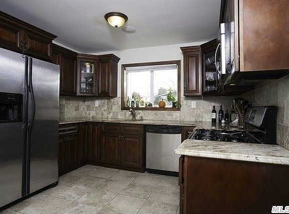 3rd image of 10 Granada Pl