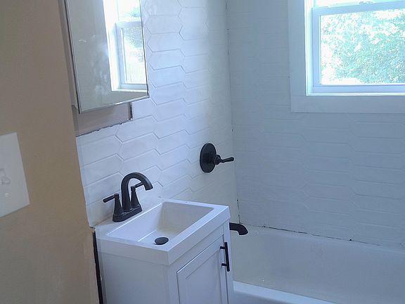 5th image of 2626 Vucrest Ave
