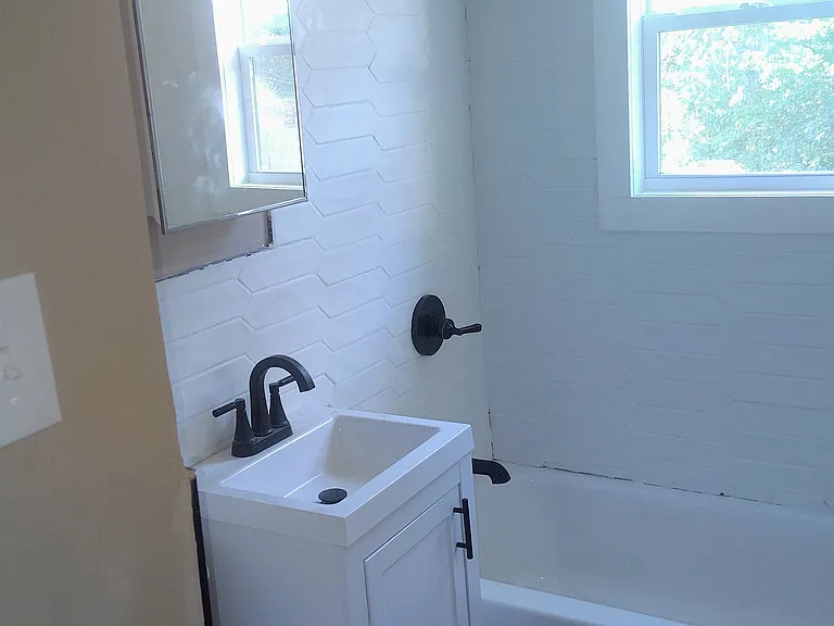 2626 Vucrest Ave — Photo 5