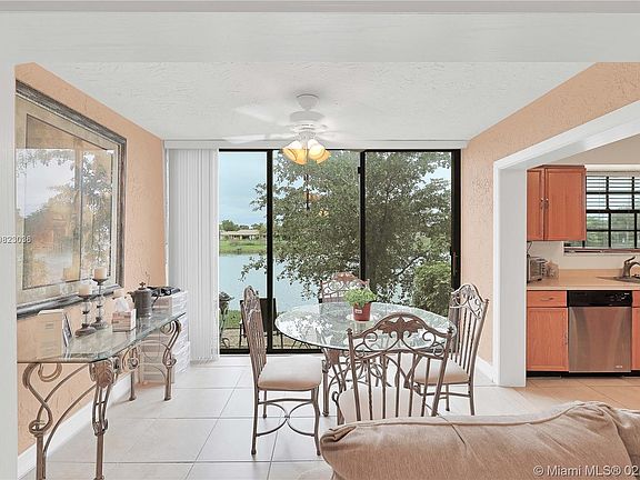 5th image of 3507 Emerald Oaks Dr #1804