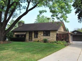 20576 W Forest View Dr, Lannon, WI 53046