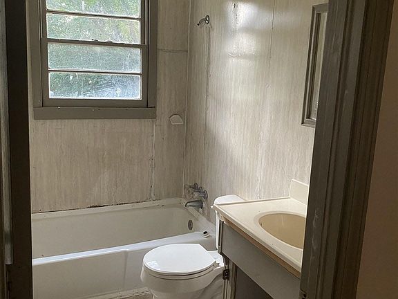 5th image of 1042 Bishop St