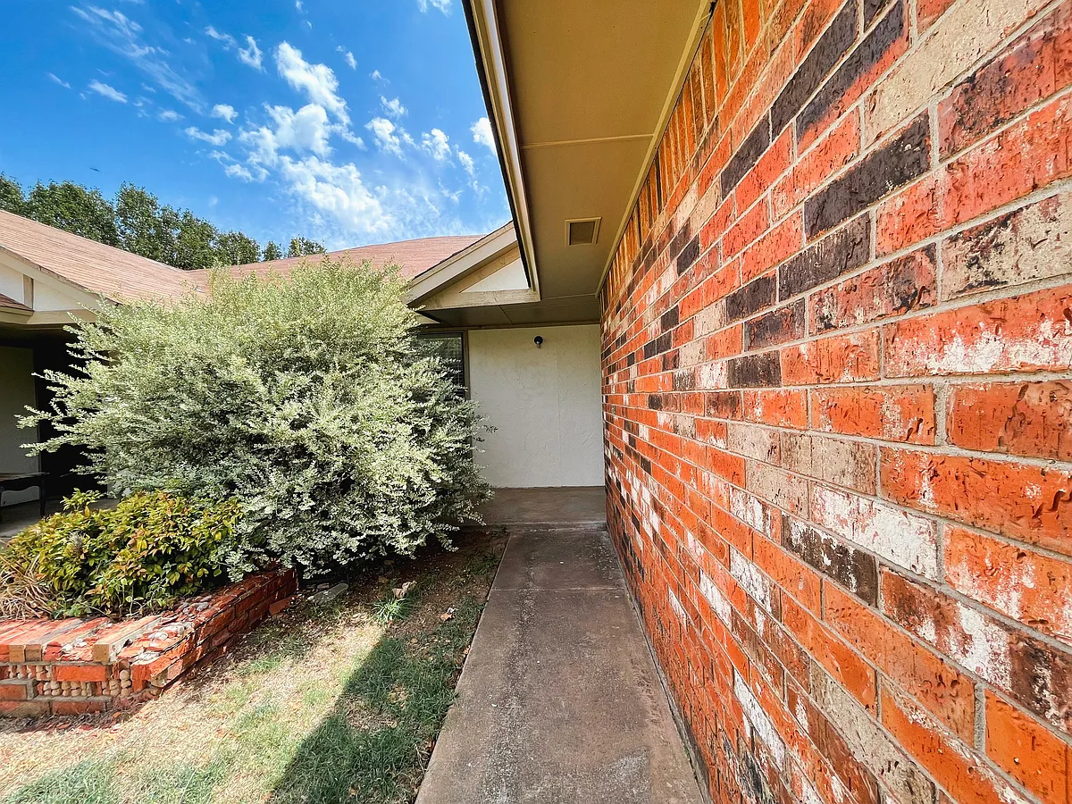 Building Photo - 1318 Pennington Dr