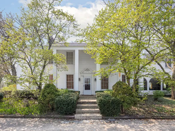 220 Honey Lake Ct, North Barrington, IL 60010