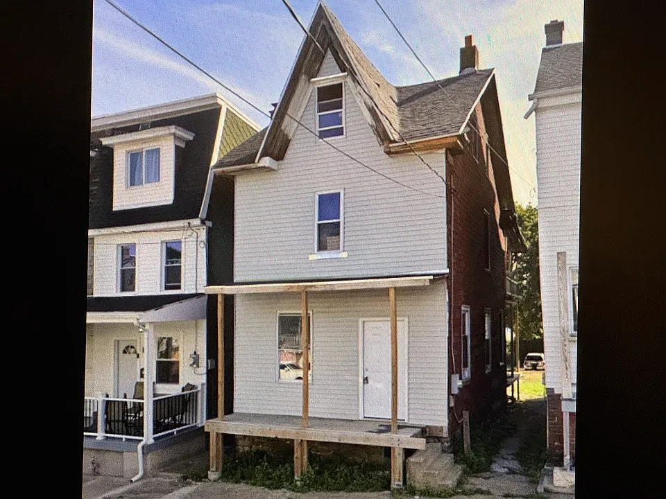 21 S Locust St