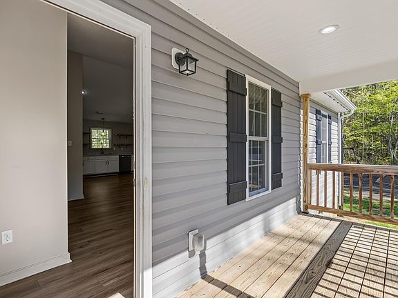 3rd image of 270 Winding Ridge Way