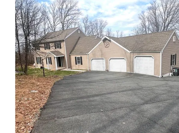 33 Edgewood Rd, Boyertown, PA 19512