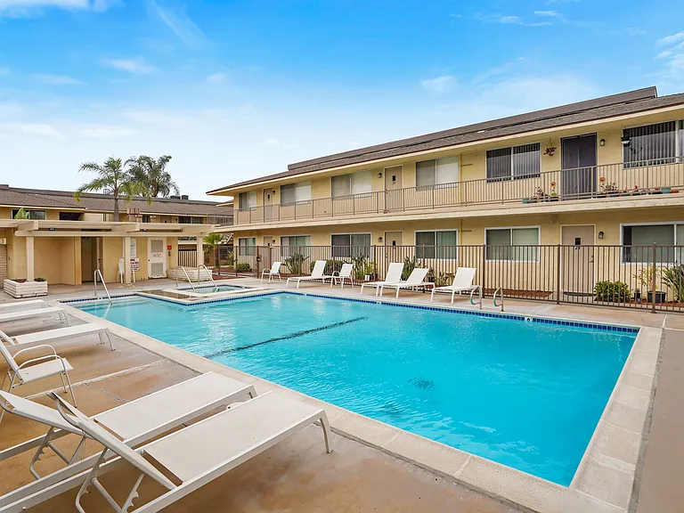 Balboa Apartments — Photo 13