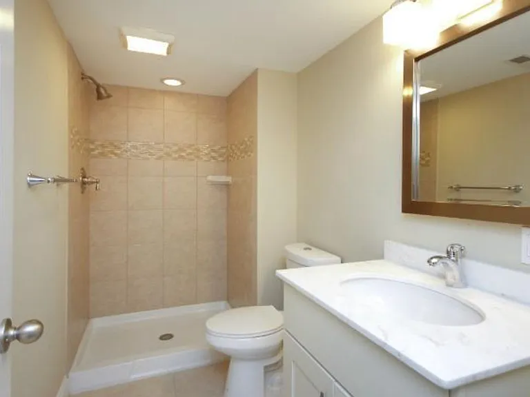 1613 Noyes Dr — Photo 8