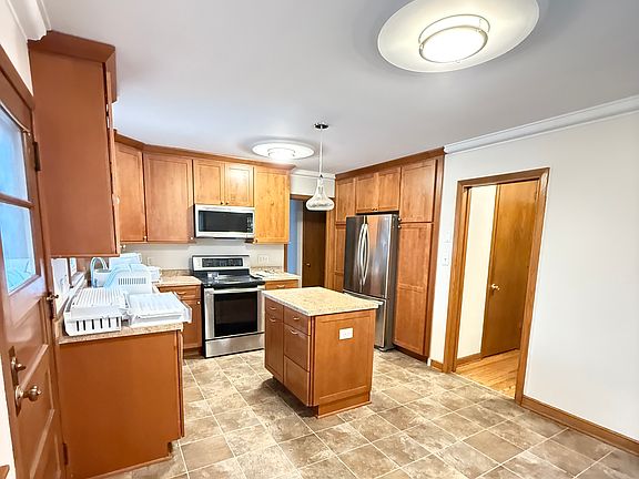 4th image of 2143 Marshall Ave