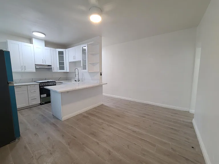 512 N Spaulding Ave #3/4 — Photo 2