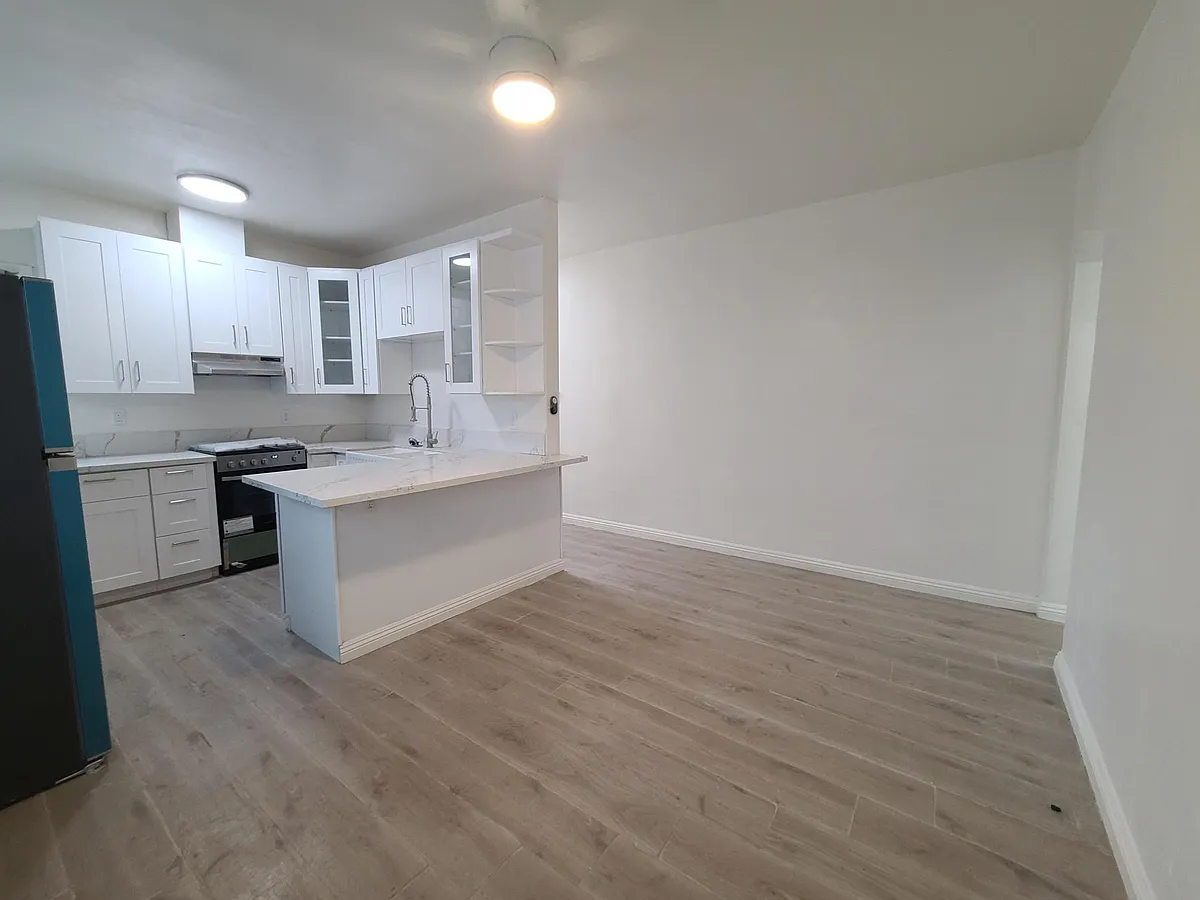 Building Photo - 512 N Spaulding Ave #3/4