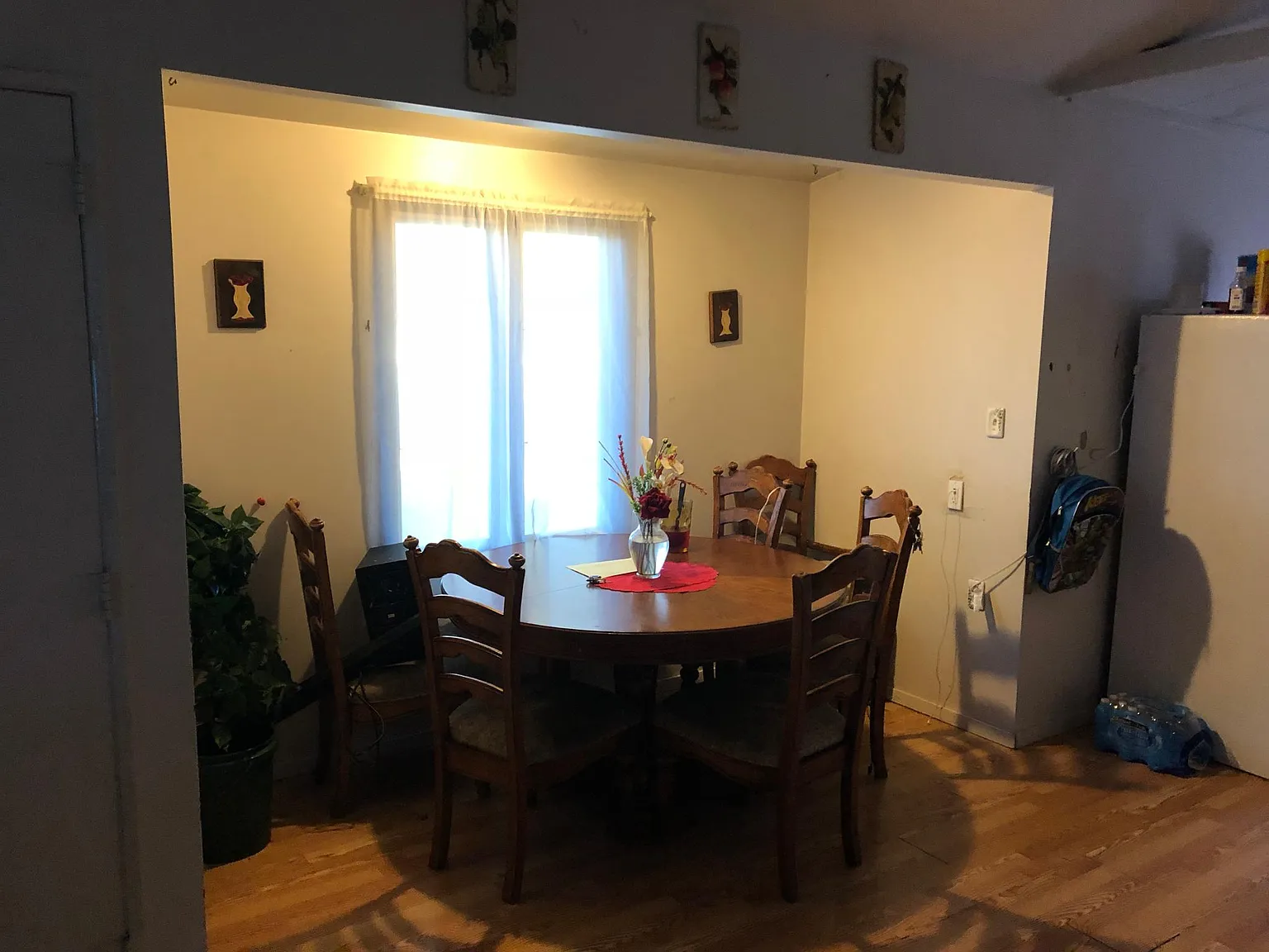 3 bed, 944 sqft, $795 — Photo 1