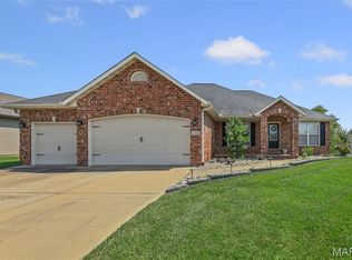 140 Stonebridge Bluff Dr, Maryville, IL 62062