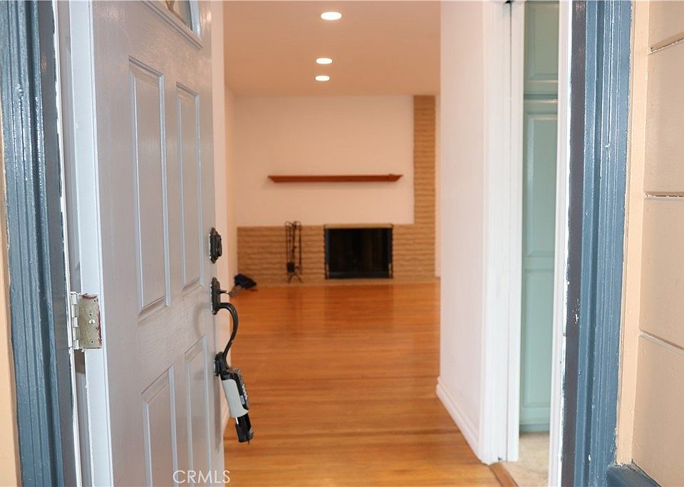 1st image of 1467 W Roberta Ave
