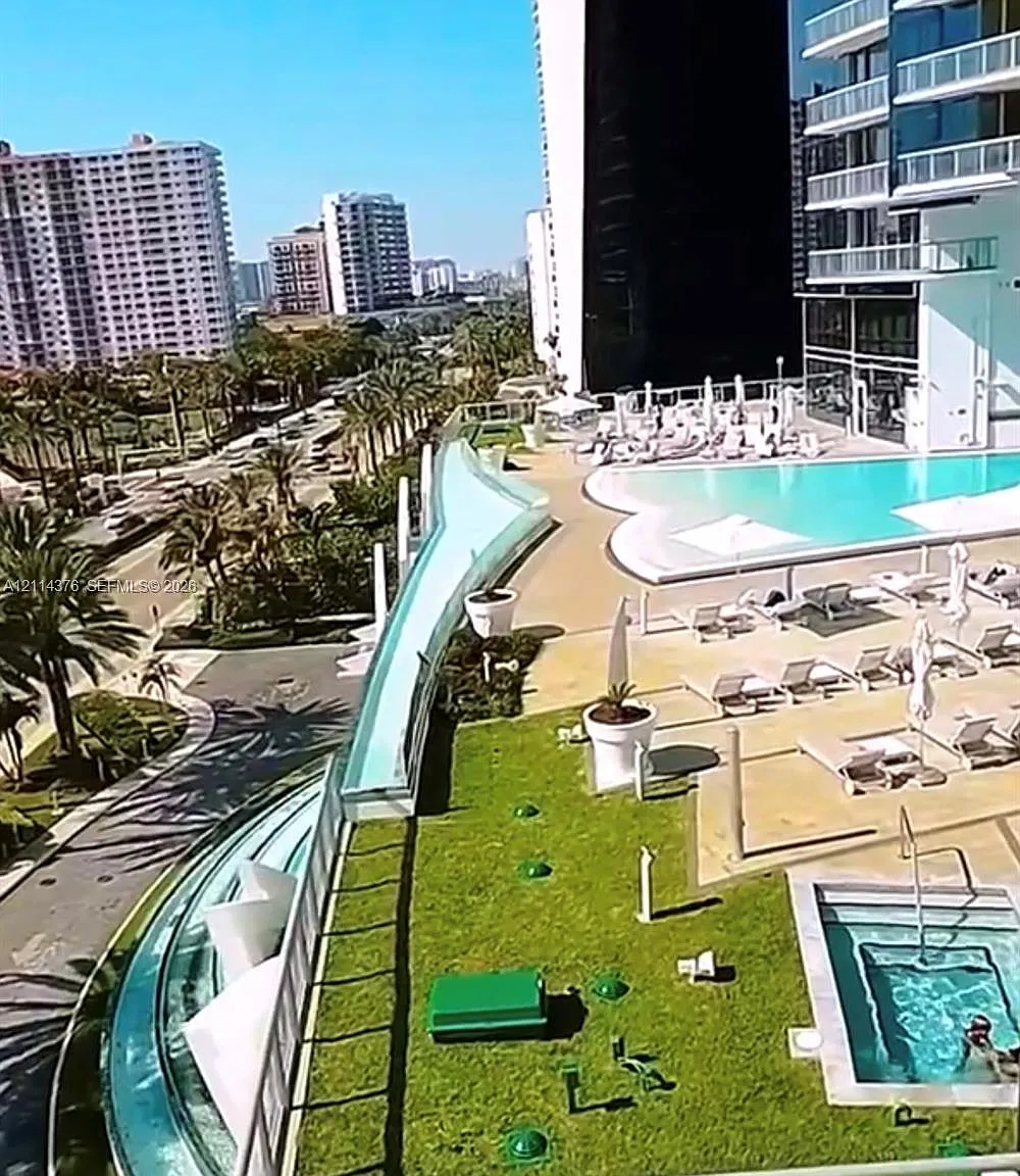 Jade Ocean Condo — Photo 3