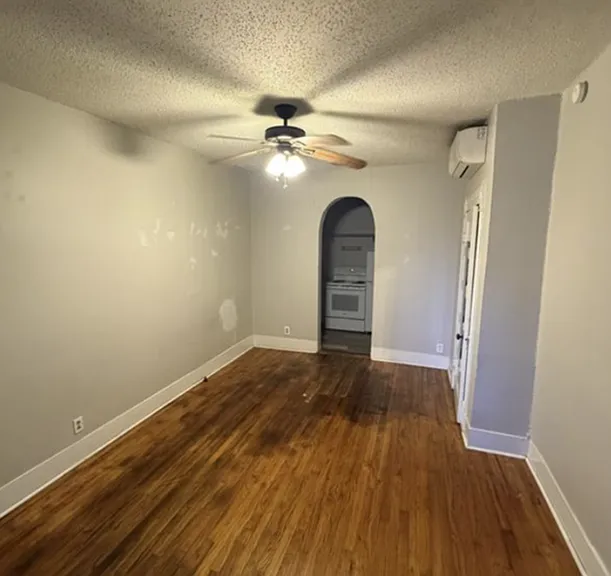 222 W College St #B — Photo 3