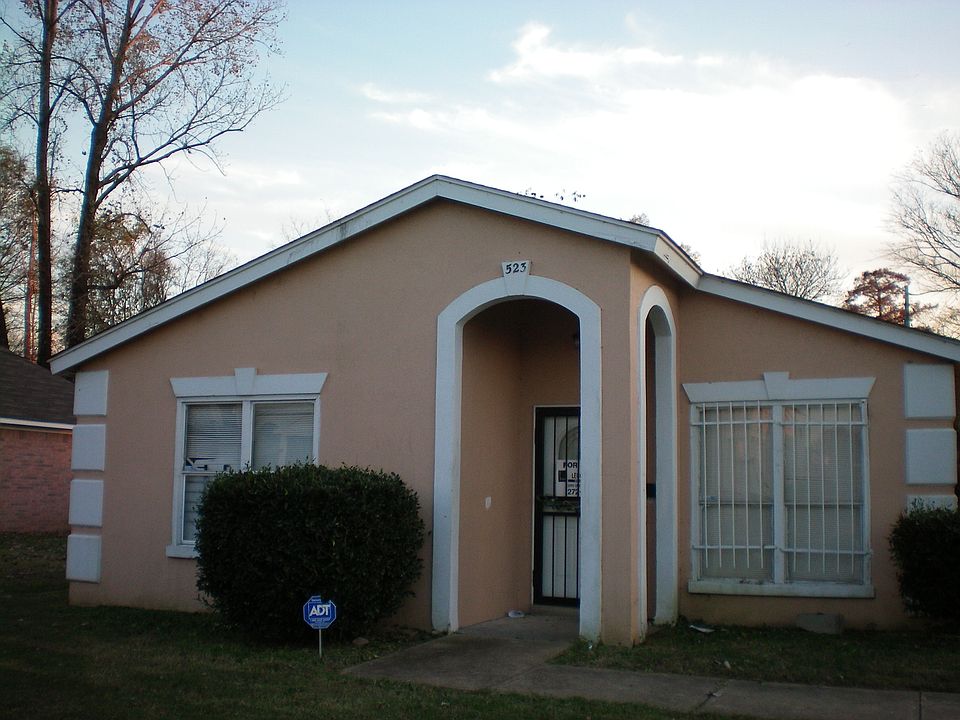 1st image of 523 E Pontotoc Ave