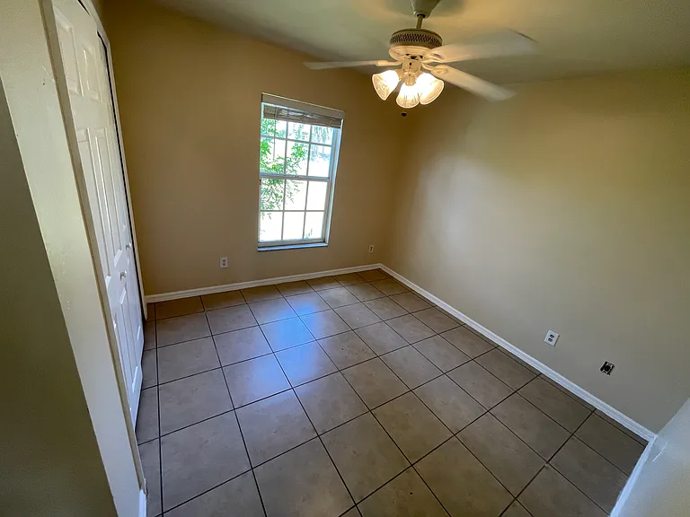 129 Zenith Cir — Photo 37